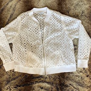 Crisp white long sleeve open air zip up jacket ♥️
